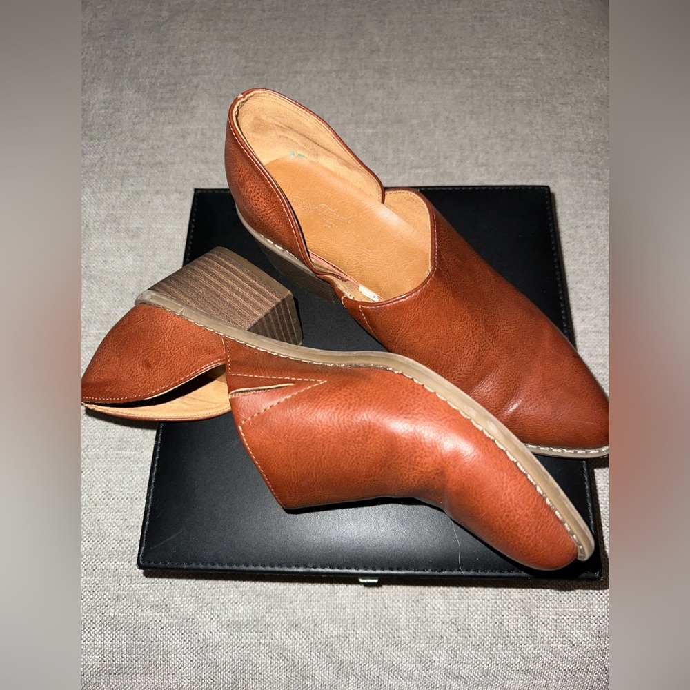 Universal Thread Mules - Picture 2 of 3